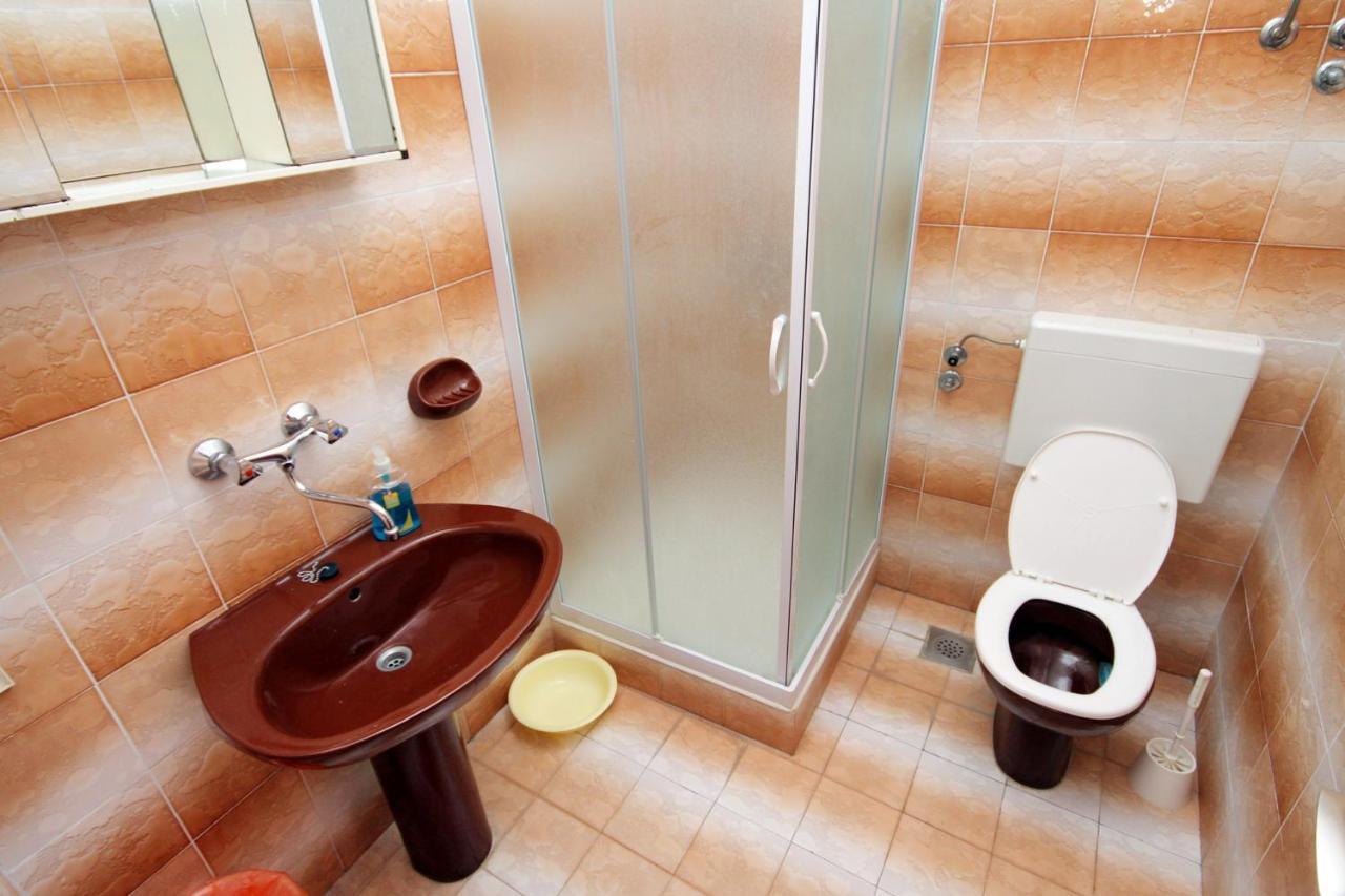 Apartments And Rooms With Parking Space Supetar, Brac - 5658 Bagian luar foto