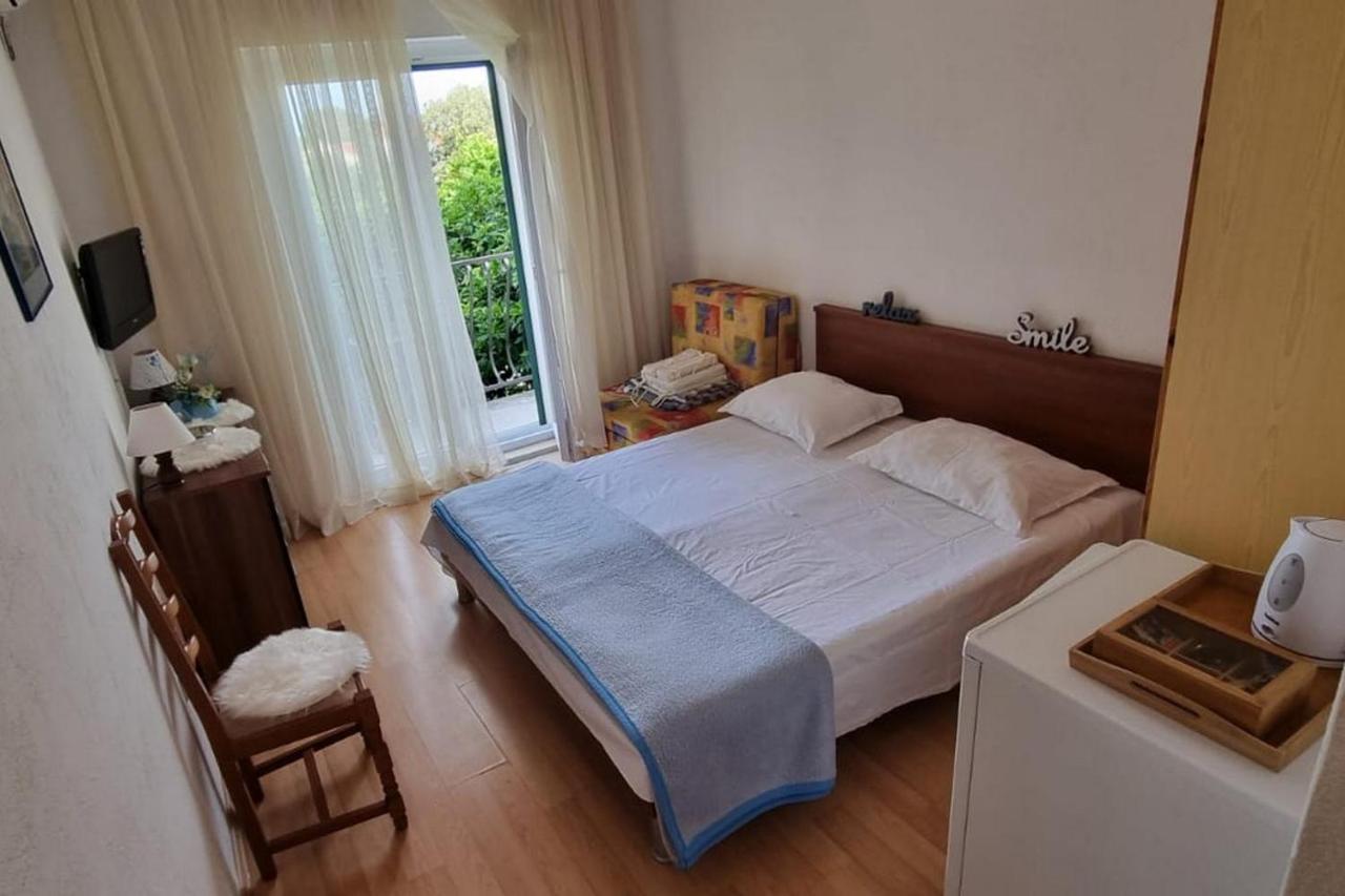 Apartments And Rooms With Parking Space Supetar, Brac - 5658 Bagian luar foto
