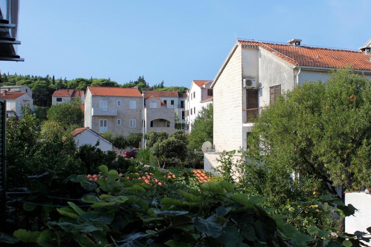 Apartments And Rooms With Parking Space Supetar, Brac - 5658 Bagian luar foto