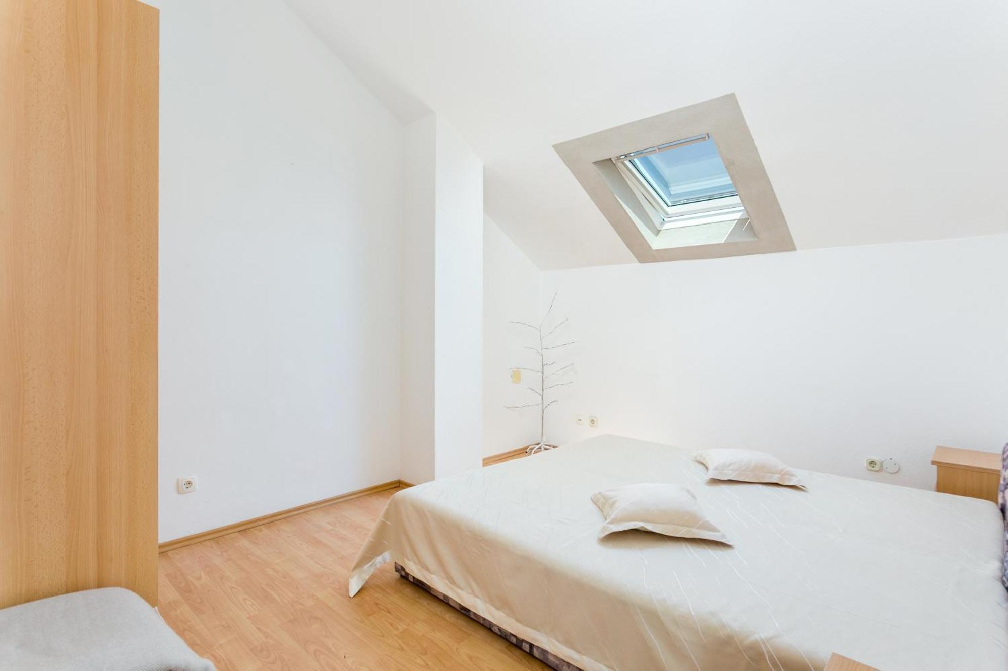 Apartments And Rooms With Parking Space Supetar, Brac - 5658 Bagian luar foto
