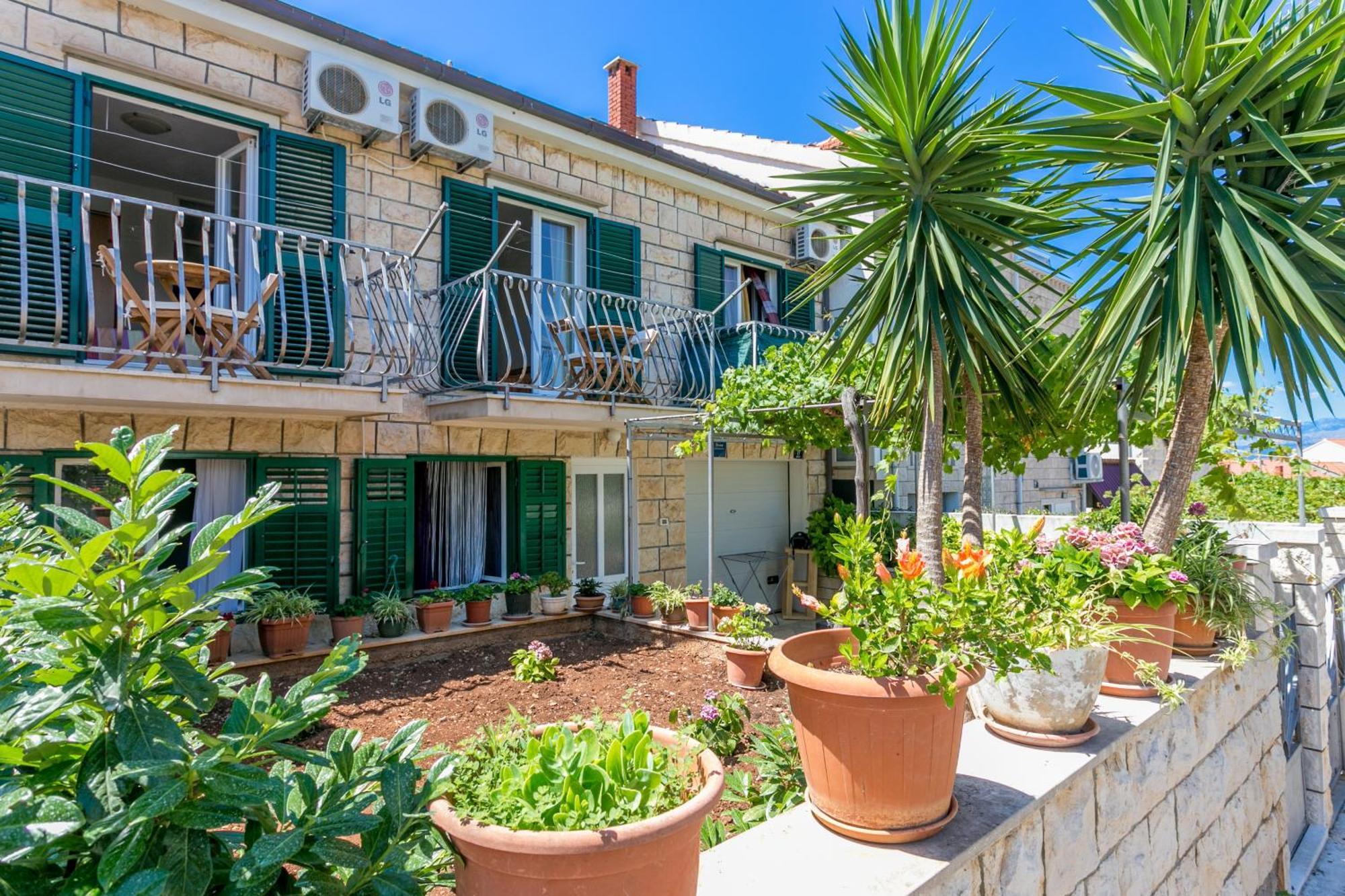 Apartments And Rooms With Parking Space Supetar, Brac - 5658 Bagian luar foto