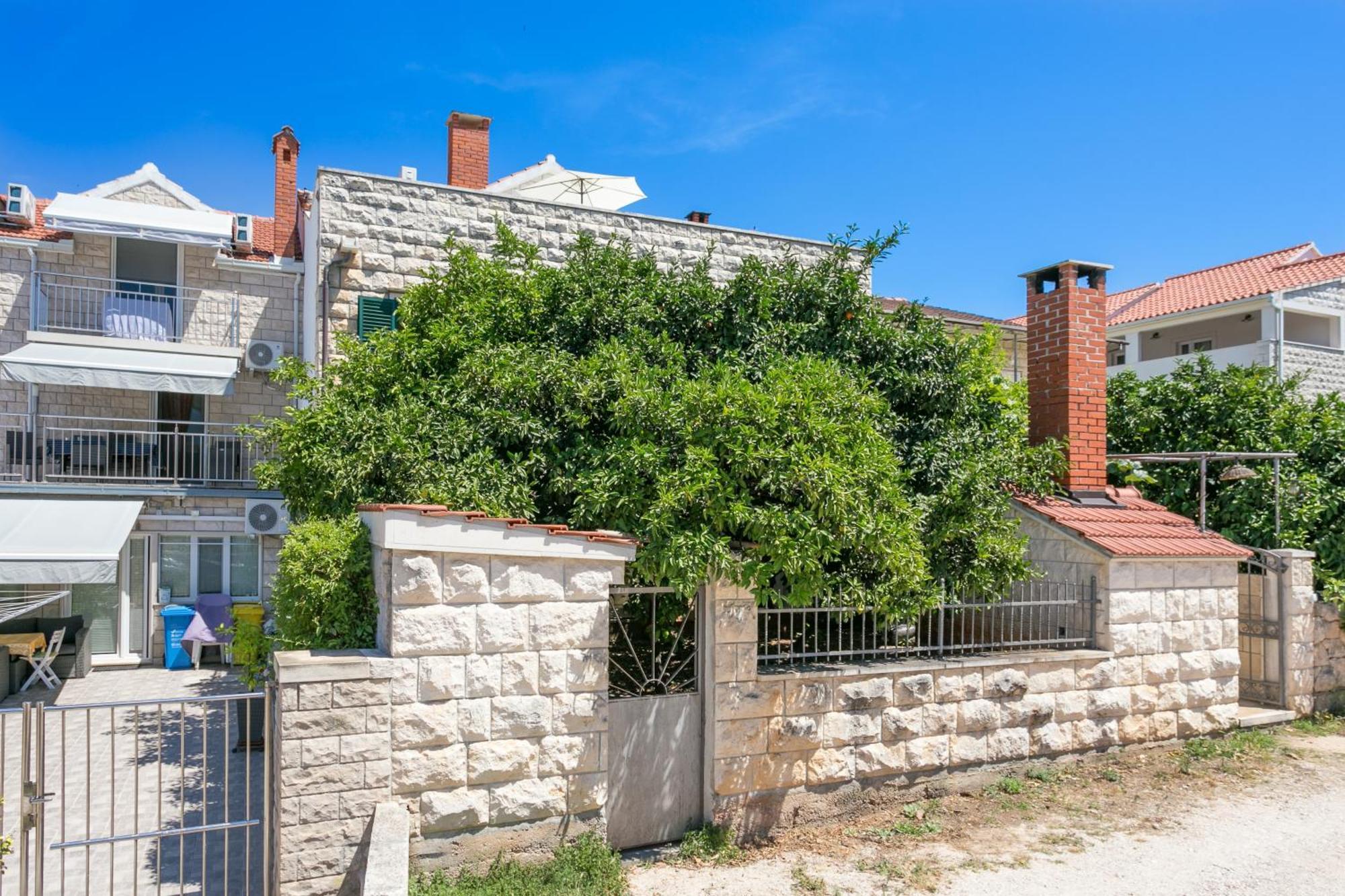 Apartments And Rooms With Parking Space Supetar, Brac - 5658 Bagian luar foto